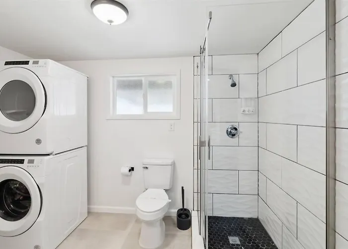 Holiday home Remodeled Gem - Bocceball - 8 Min To Oldtown