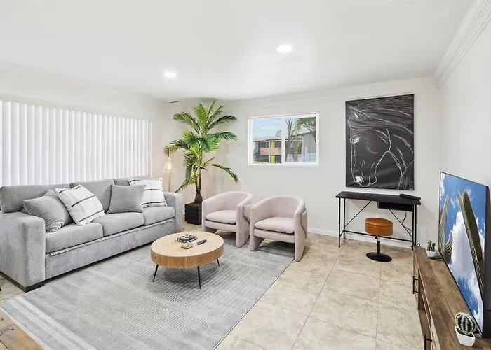 Holiday home Remodeled Gem - Bocceball - 8 Min To Oldtown *